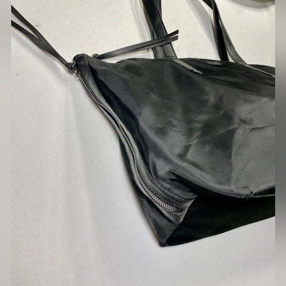 Tote BOTKIER NEW YORK Nylon Black Roomy Tote Bag With Side Zippers - Picture 4 of 16